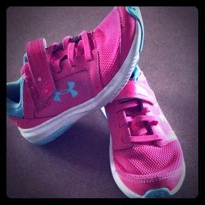 Under Armour girls tennis shoe sz 1